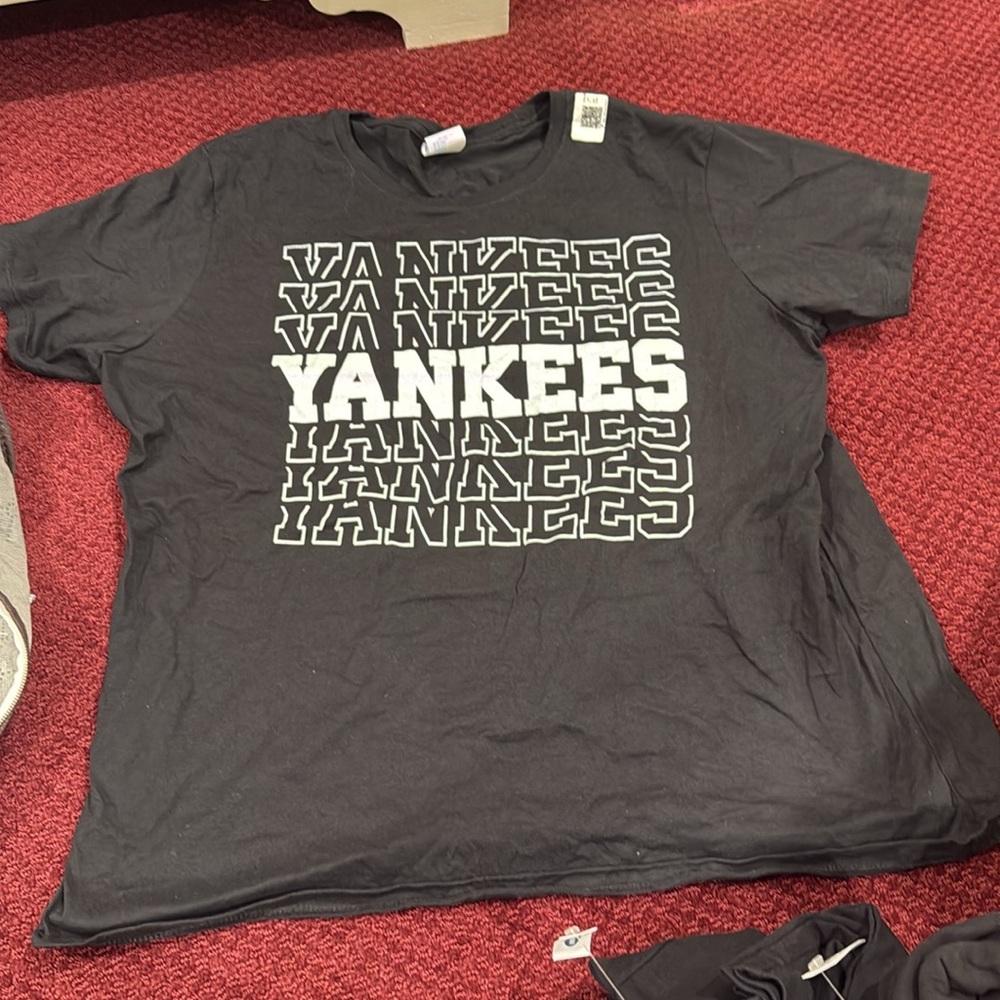 New York Yankees NYY MLB NWT Port & Company Women XL tee shirt host pick - Picture 3 of 9